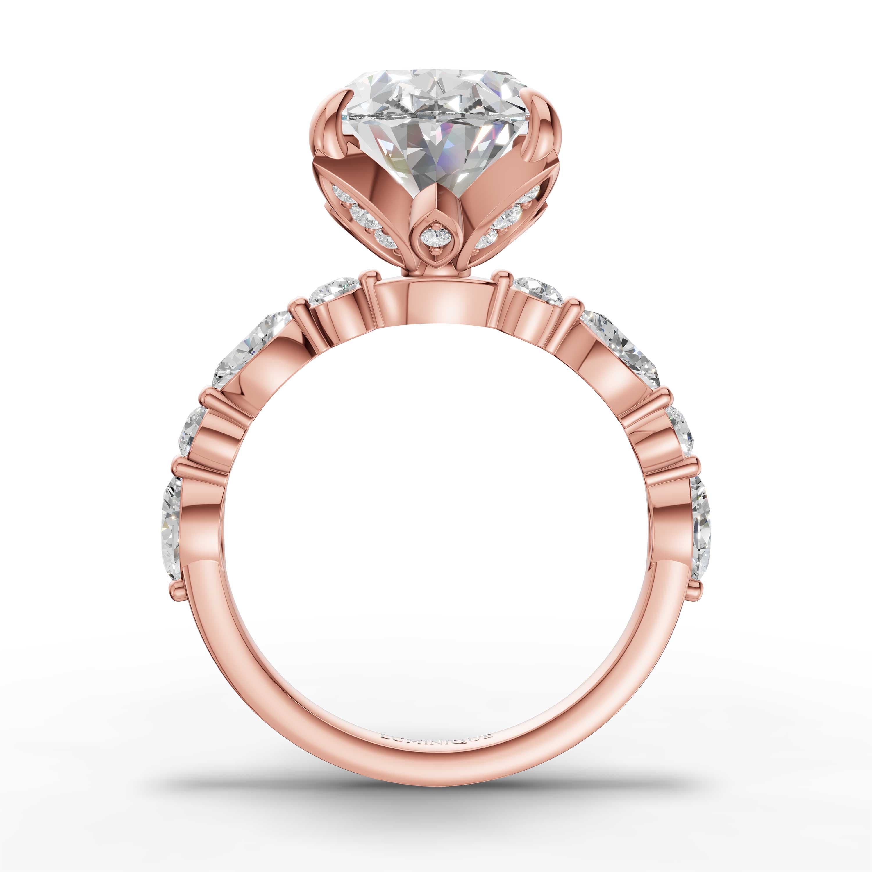 Onda Oval Statement Ring